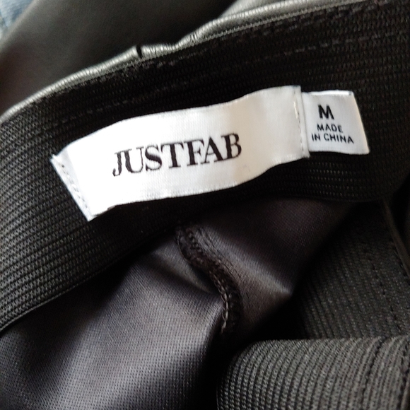 Faux Leather Leggings - Picture 6 of 6